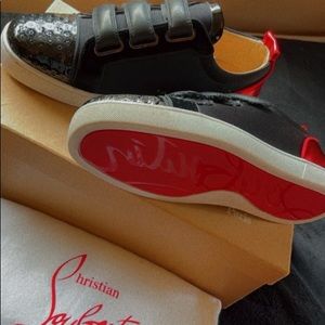 Men size 10 1/2 color black white and red